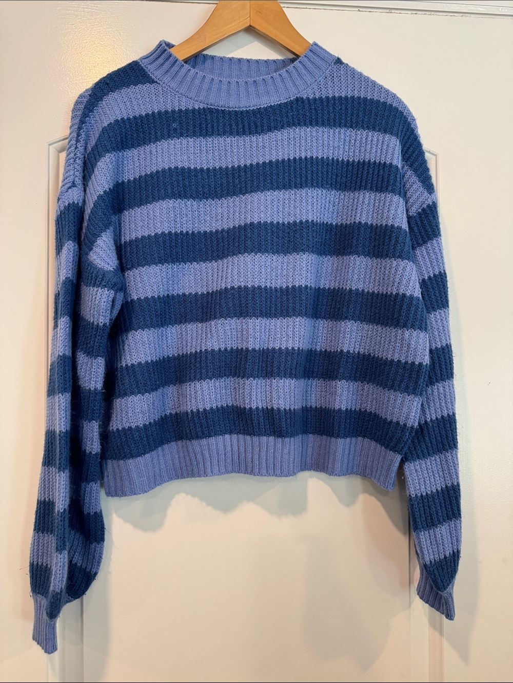 Striped Crewneck Sweater in Lavender and Navy Size 4